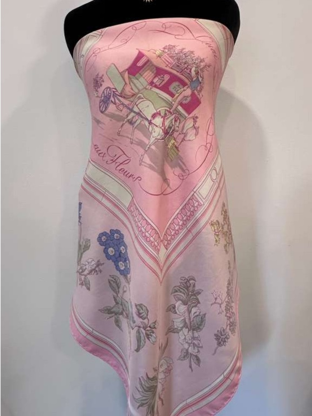 Hermes Silk Scarf Carré 90 Pink Floral Hand Rolled Made in France - Picture 6 of 11